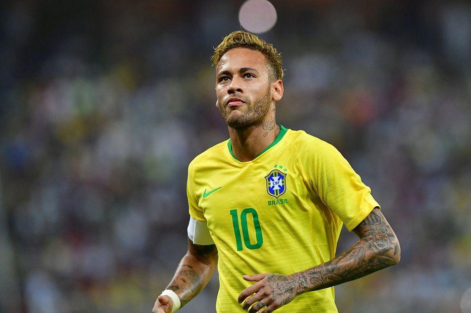 德转列2025年免签球员身价榜：戴维4500万第1，萨内3200万第2（德转2025年免签球员身价榜出炉：戴维斯4500万领跑，萨内3200万位列第二）