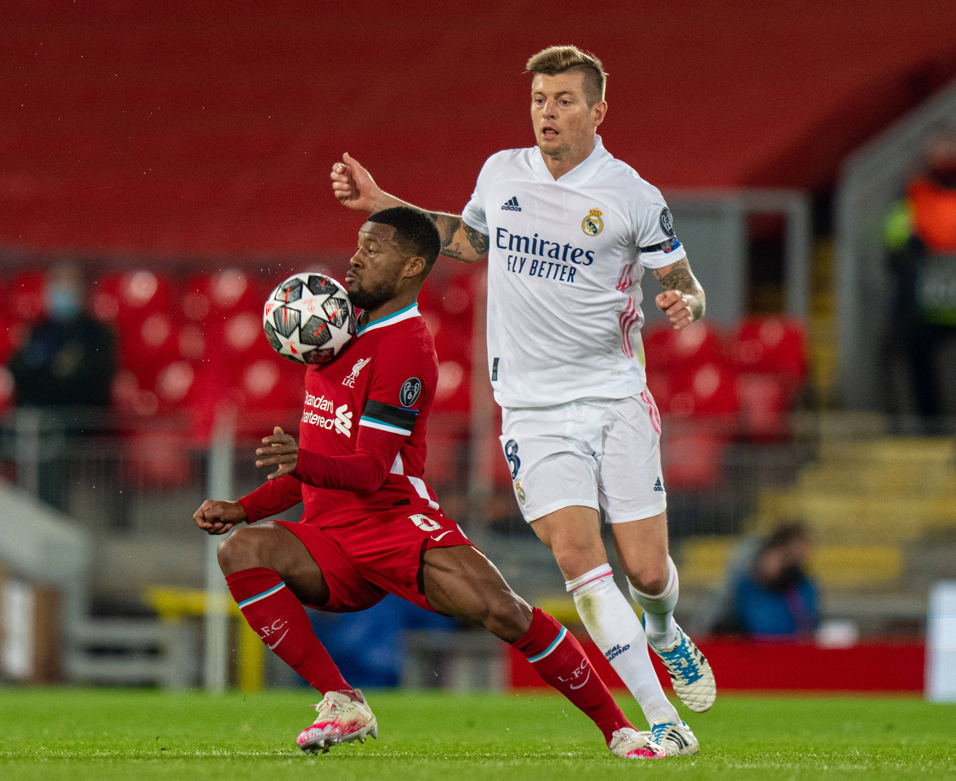 西媒：黄潜战巴萨8人确定缺阵2人存疑，排兵布阵面临困难（西媒：黄潜战巴萨8人铁定缺席、2人出战成疑，排兵布阵捉襟见肘）