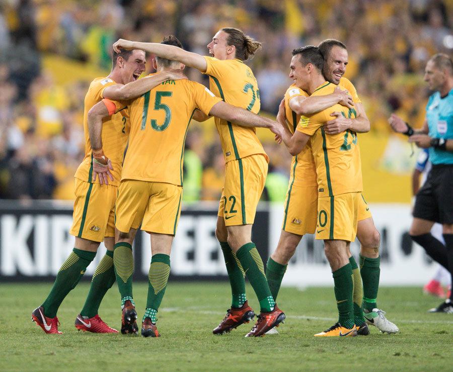 湖人进攻端配合流畅，失误率下降