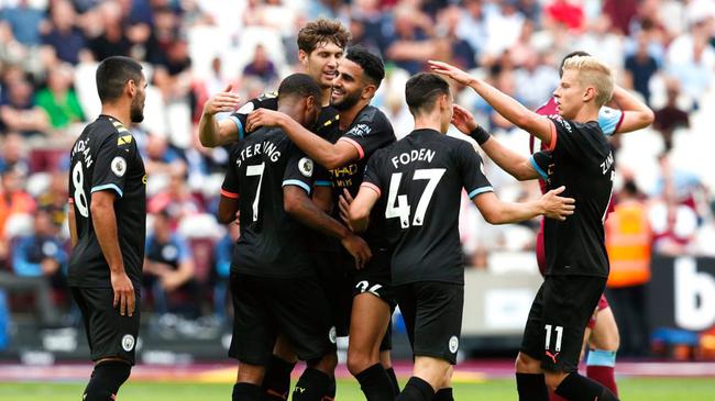 足球中超发布赛程海报，视觉效果炸裂（中超公布赛程海报，视觉冲击力爆棚）