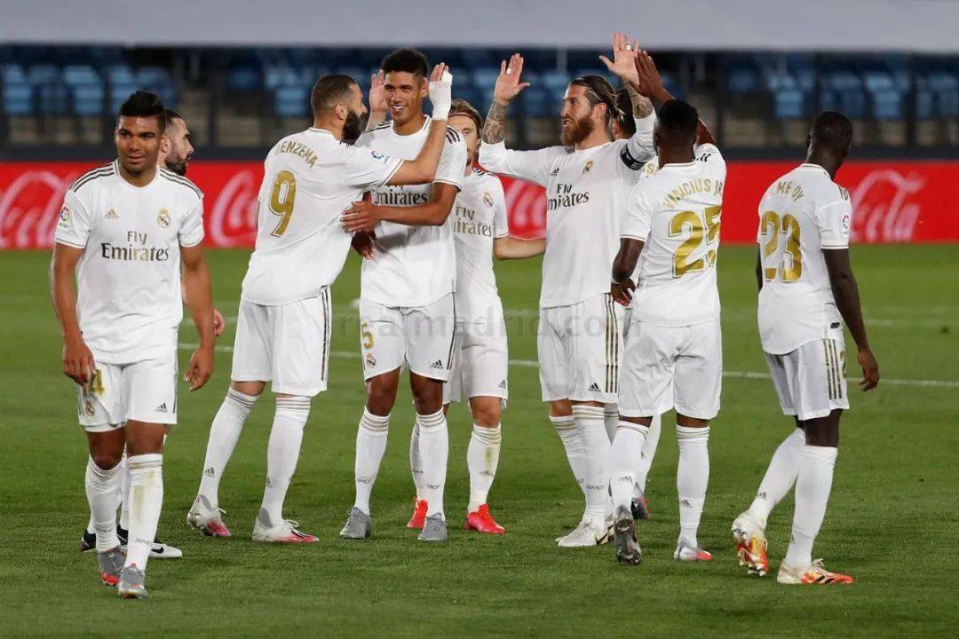 曹永竞：祝贺法比奥获得金靴，接下来继续冲击足协杯（曹永竞向法比奥金靴致贺：下一步全力冲击足协杯）