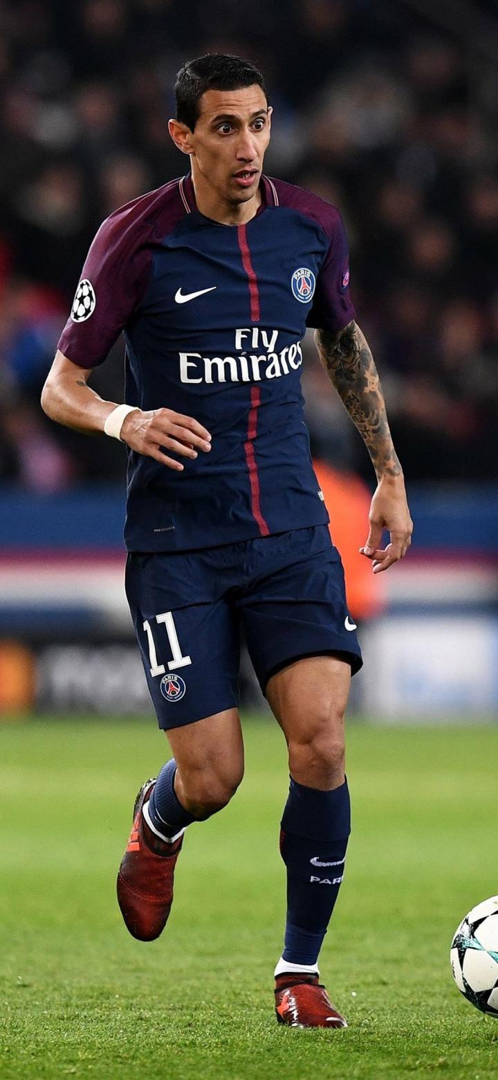 埃杜在高铁站被围满，合同今年到期，他说明年也希望在深圳