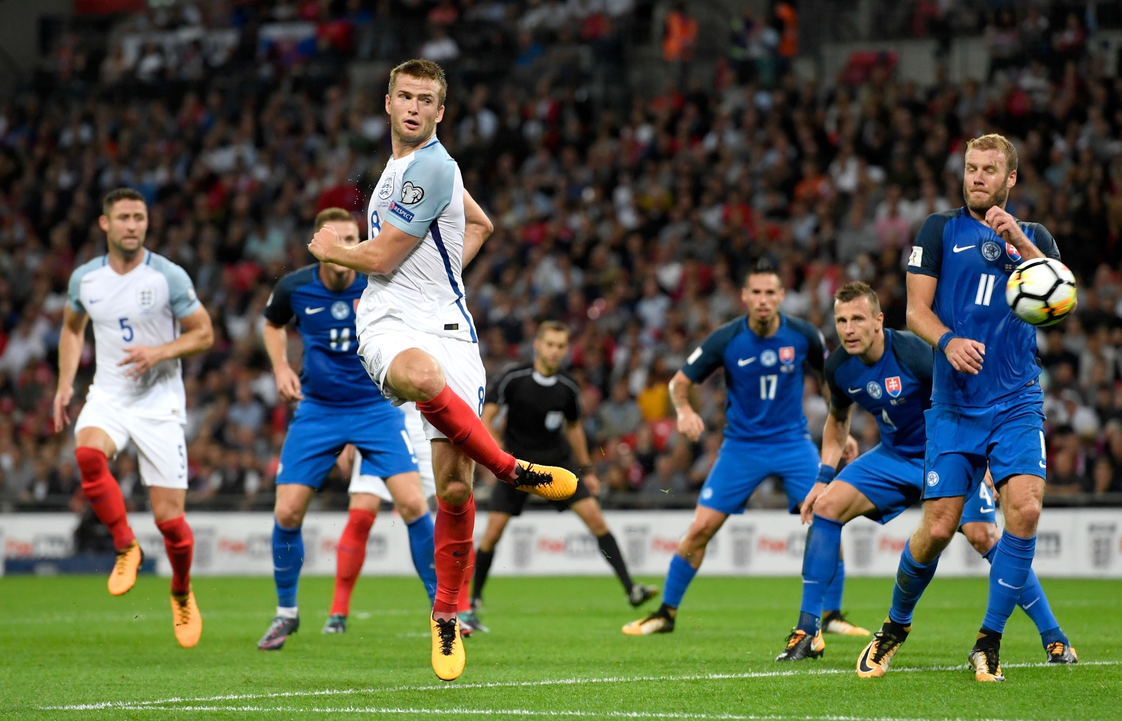 西媒：维尼修斯6场欧冠451分钟0进球，连续11场陷球荒（西媒：维尼修斯欧冠6战451分钟颗粒无收，已连续11场未破门）