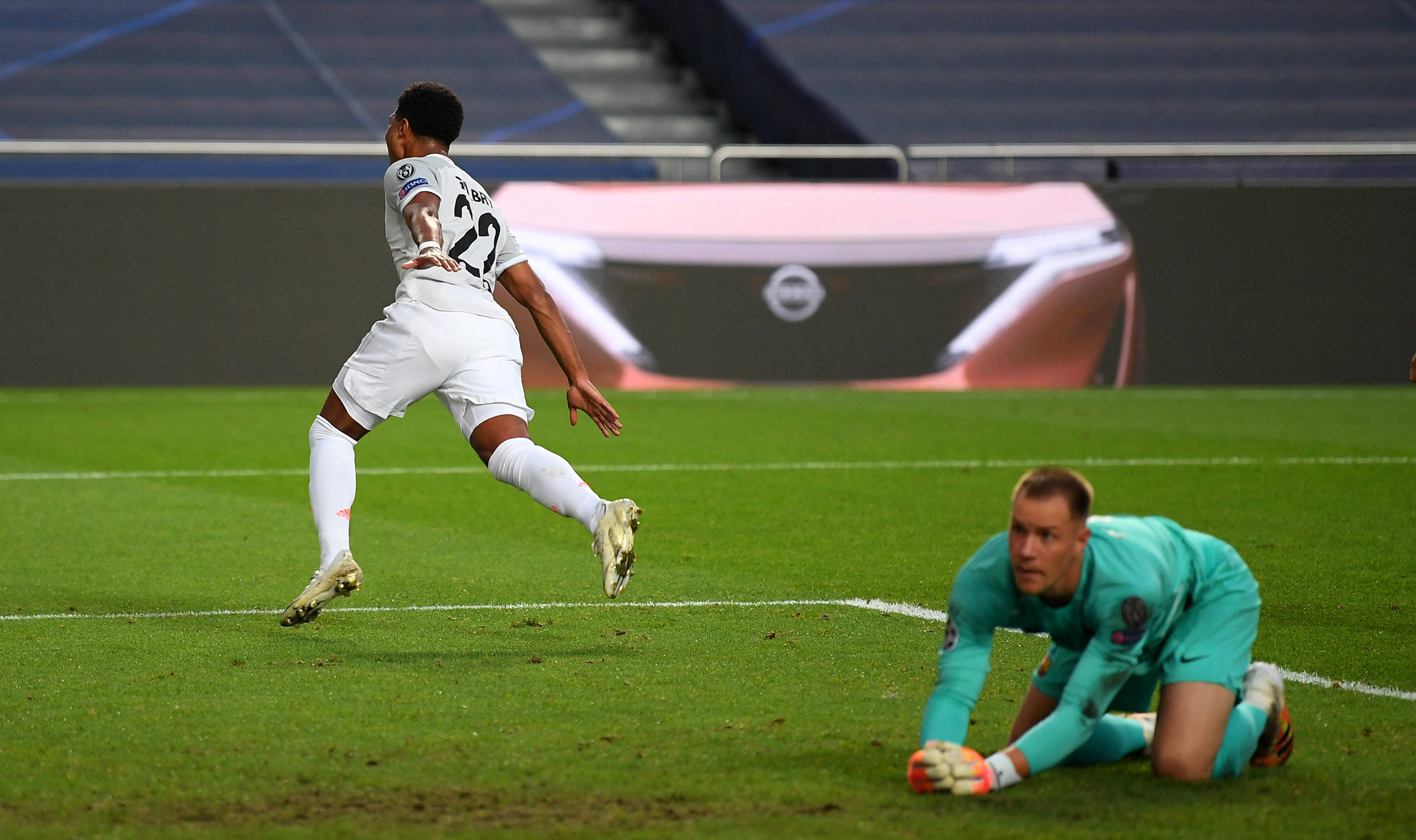 东体：足协要求所有女足国脚踢完全运会后立刻赶往国家队报到