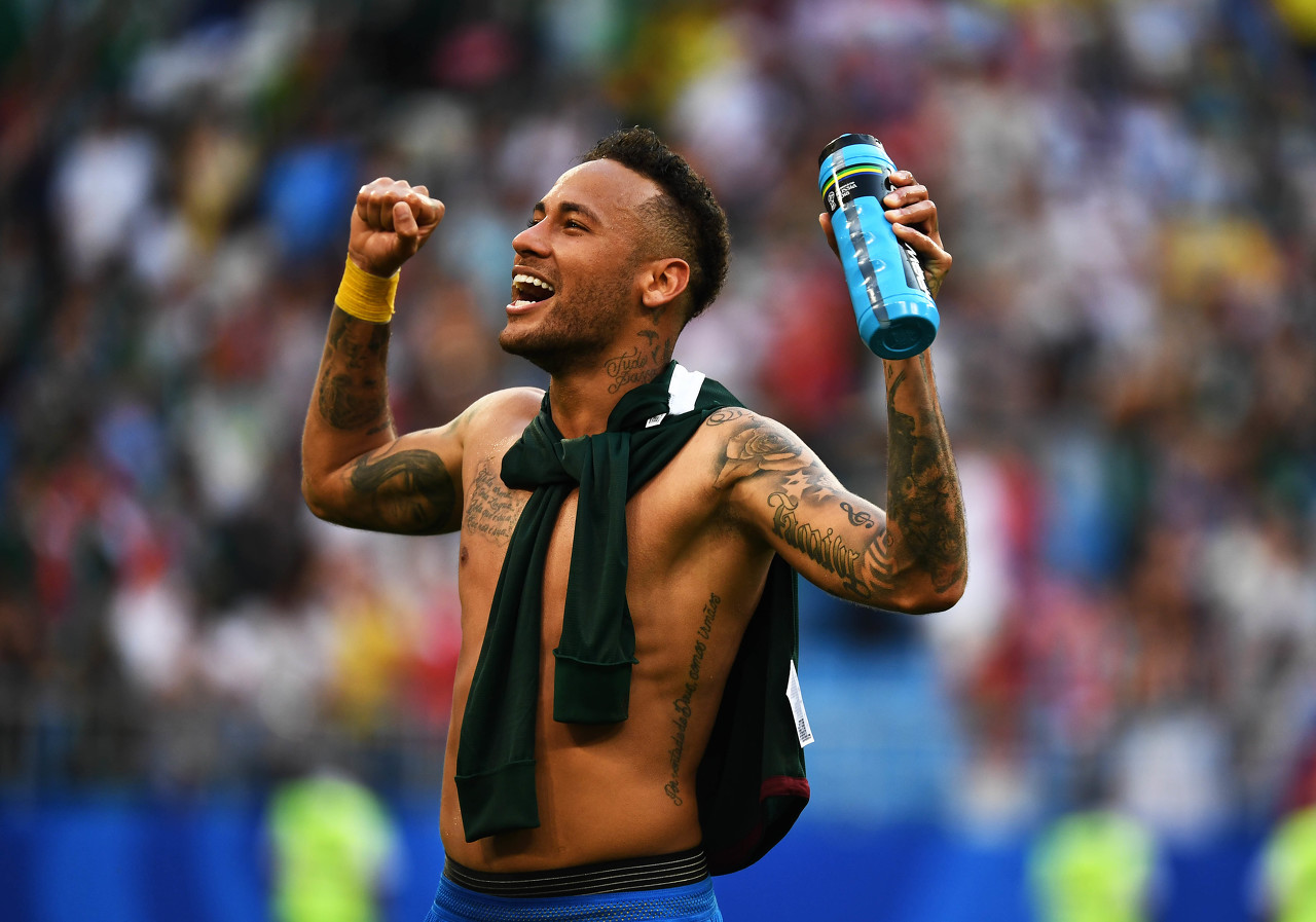 女星爆砍69分！华子：哪天都愿意她在我身上得这么多分（女篮球星狂轰69分！华子打趣：随时欢迎她在我头上拿这么多分）