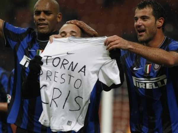 防线告急！曼联连续9场失球，英超丢球数高居第六（后防告急：曼联已连续9场被破门，英超失球数位列第六）